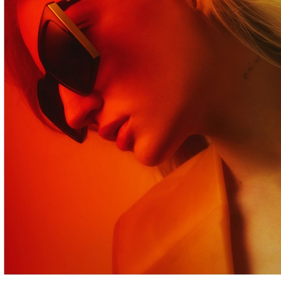 NWT Front Cover Black Smoke Polarized Quay Sunnies main image 6